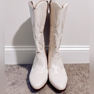 White Cow Girl Boots - Never Worn